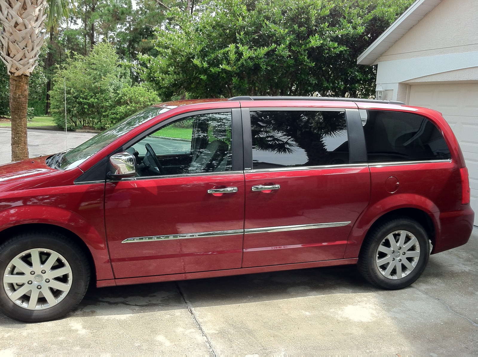 2012 Chrysler town and country touring limited #2