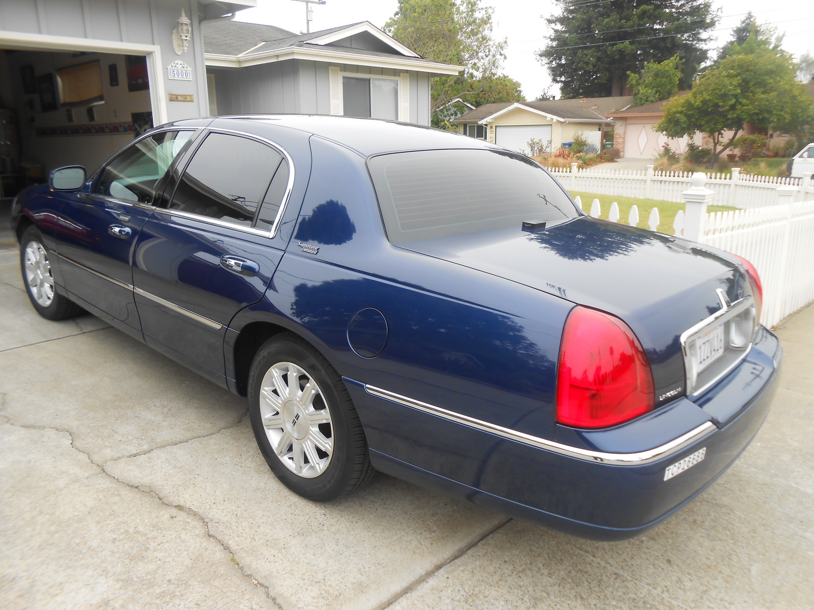 2009 Lincoln Town Car Exterior Pictures CarGurus
