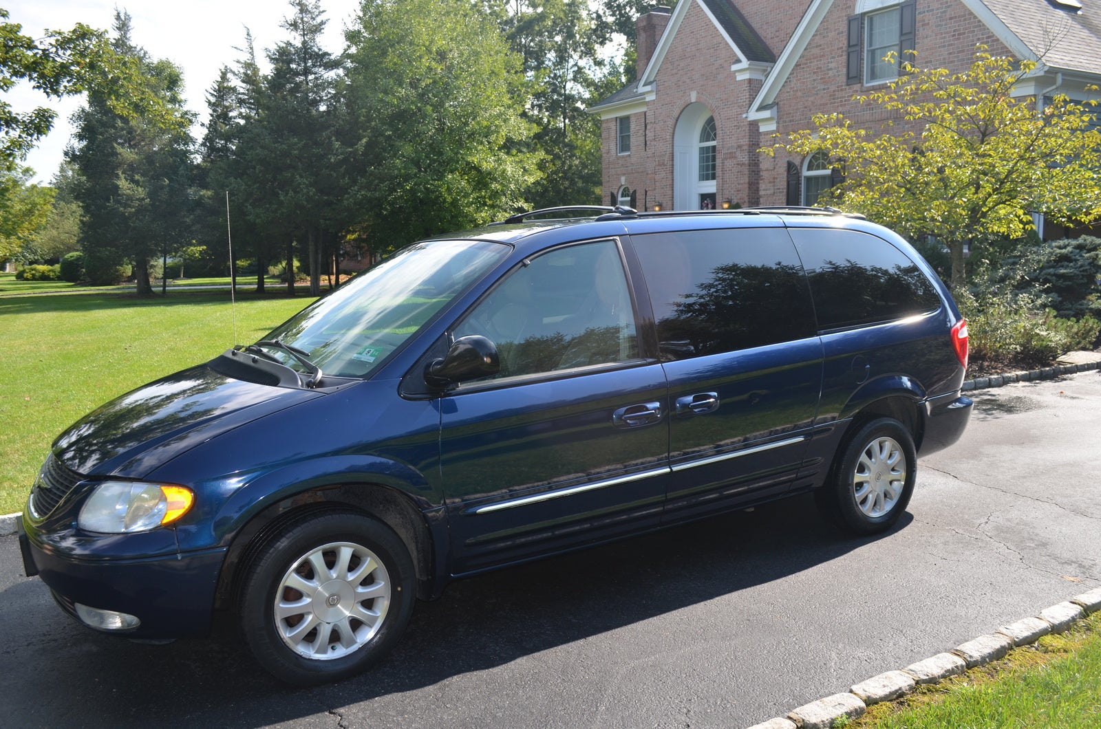 2003 Chrysler Town & Country Pictures CarGurus