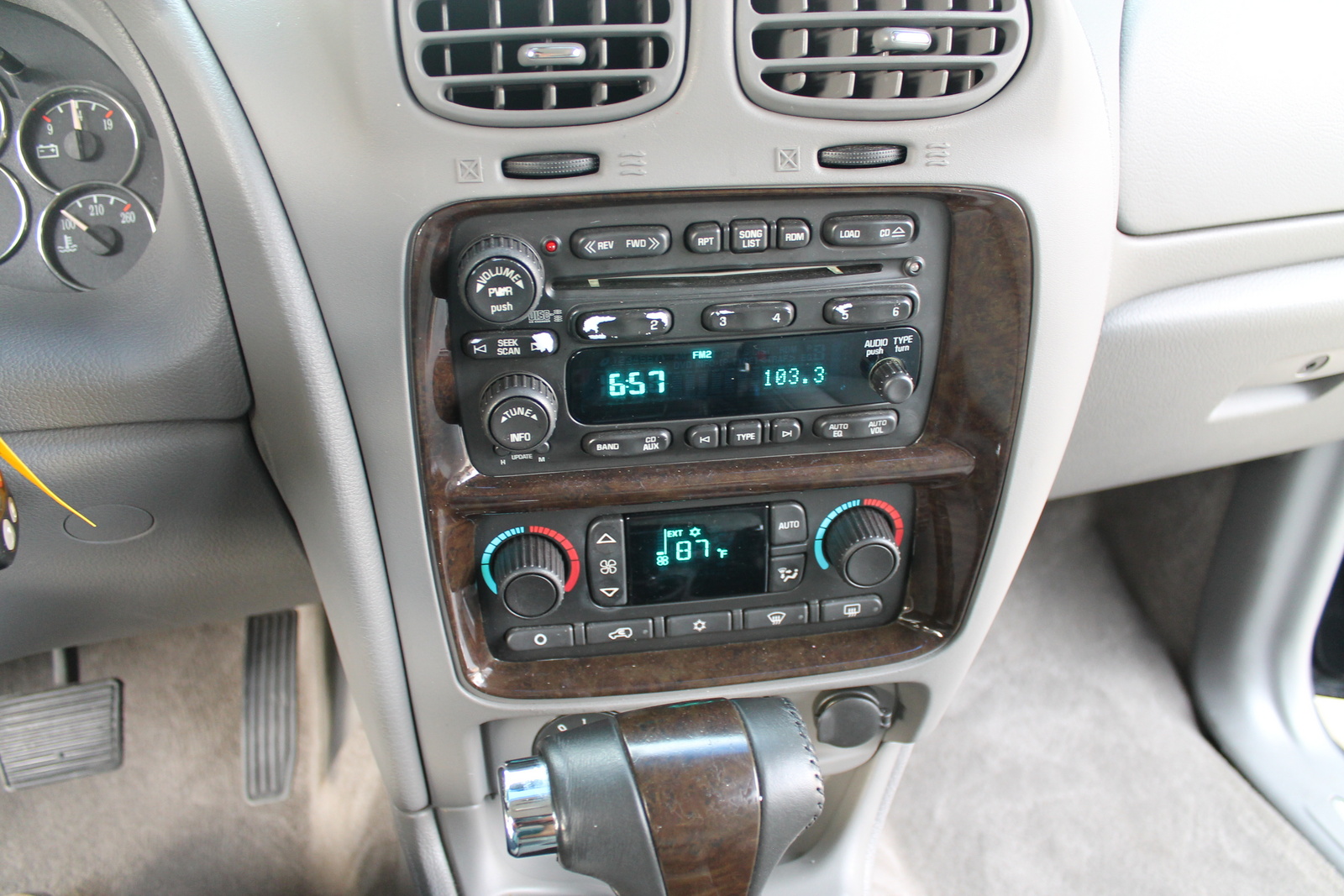 2006 Buick Rainier Interior Pictures Cargurus