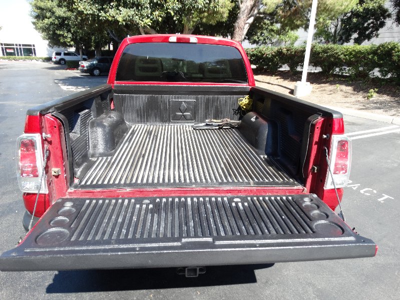 2006 Mitsubishi Raider