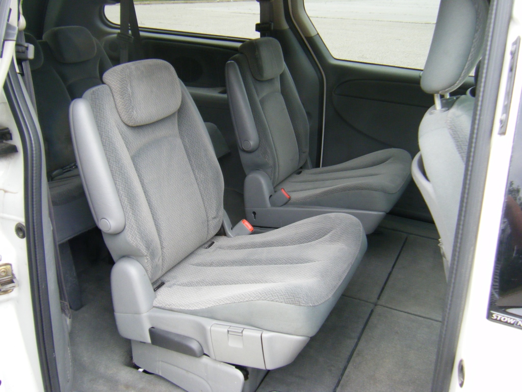 2005 Chrysler Town & Country Pictures CarGurus