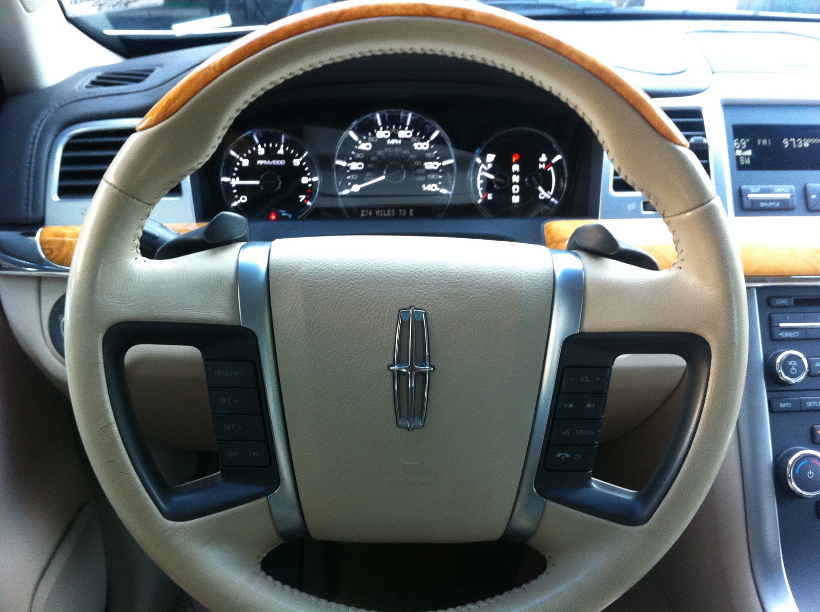 2011 Lincoln MKS