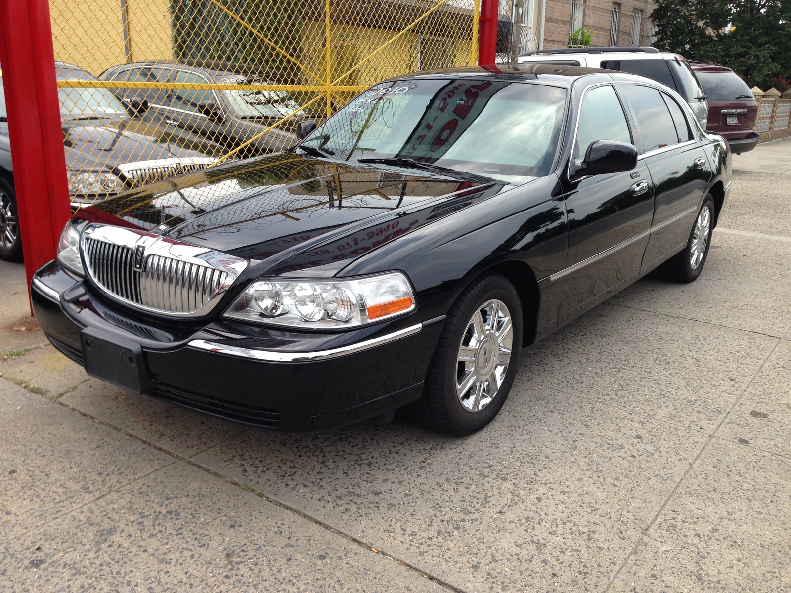 2011 Lincoln Town Car Pictures CarGurus