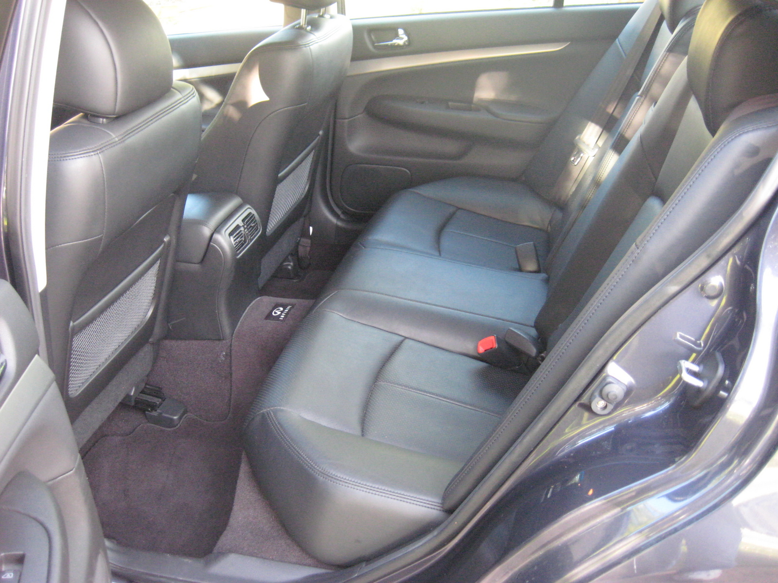 2011 Infiniti G37