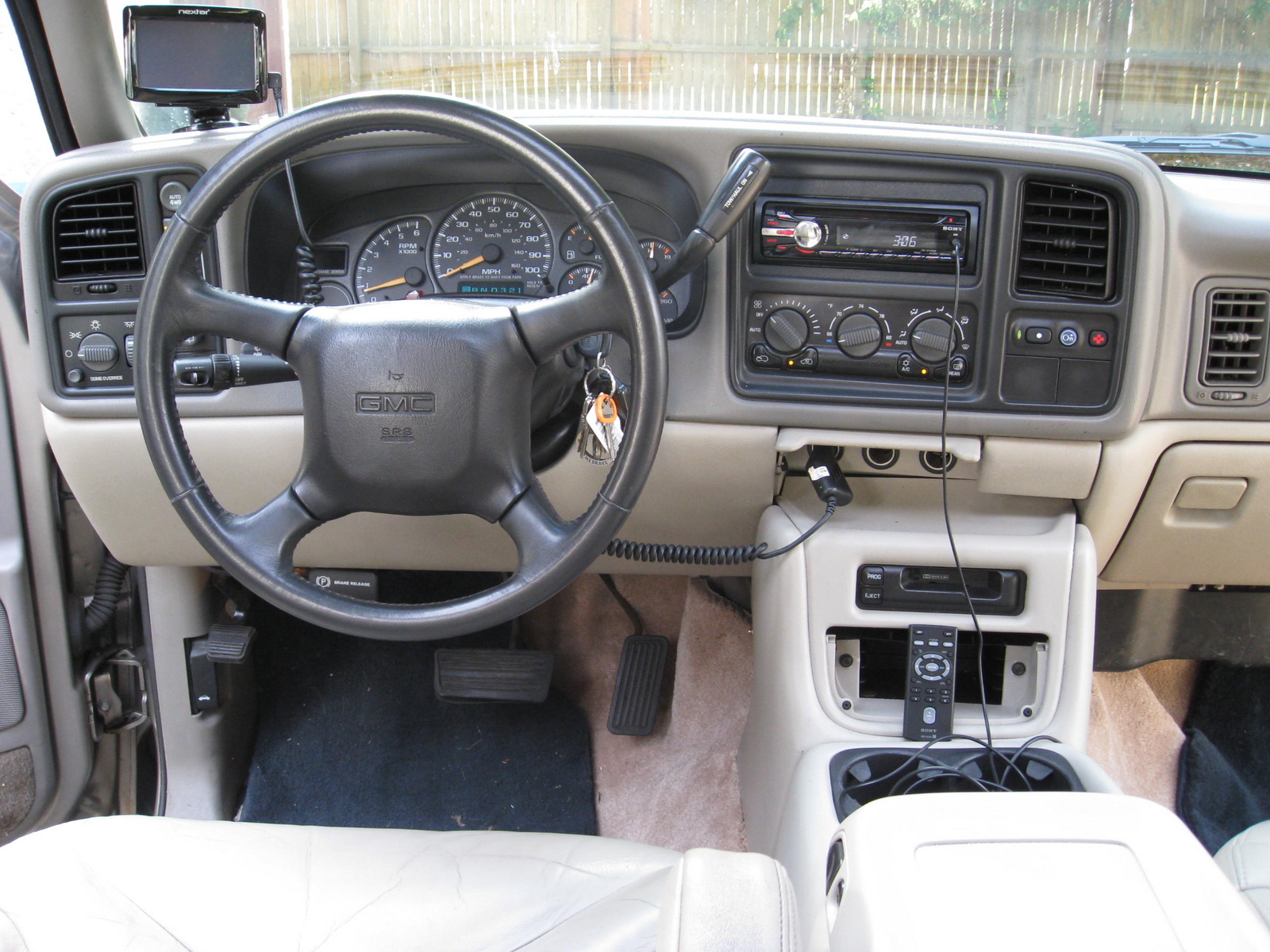 2002 yukon driver doors trim interior parts
