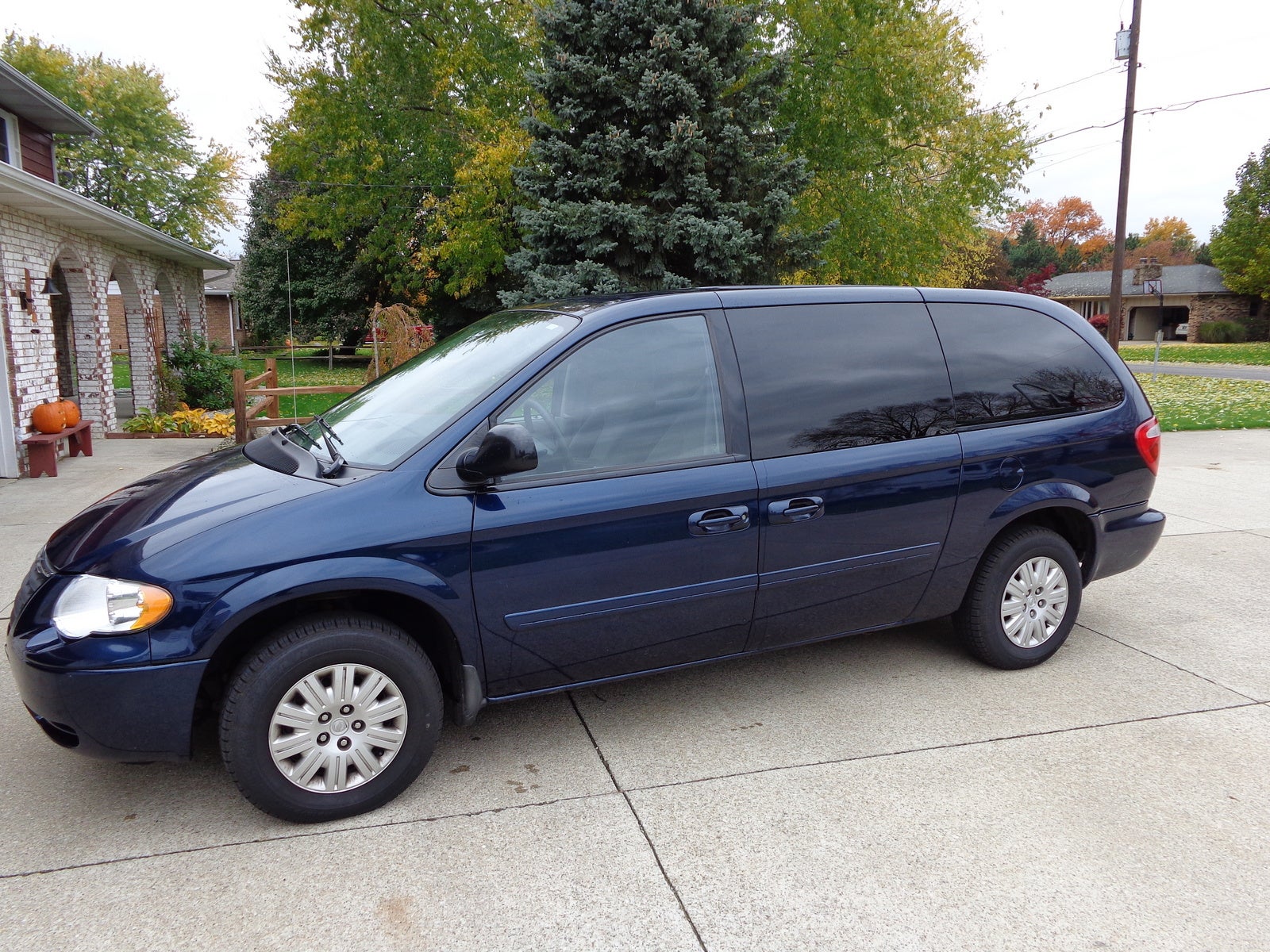2006 Chrysler Town & Country Pictures CarGurus