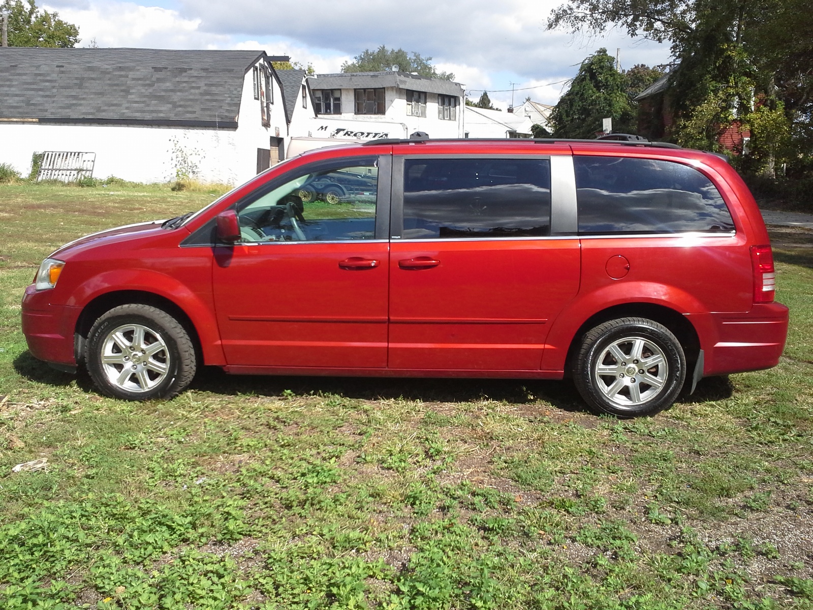 2008 Chrysler town country touring vs limited #2