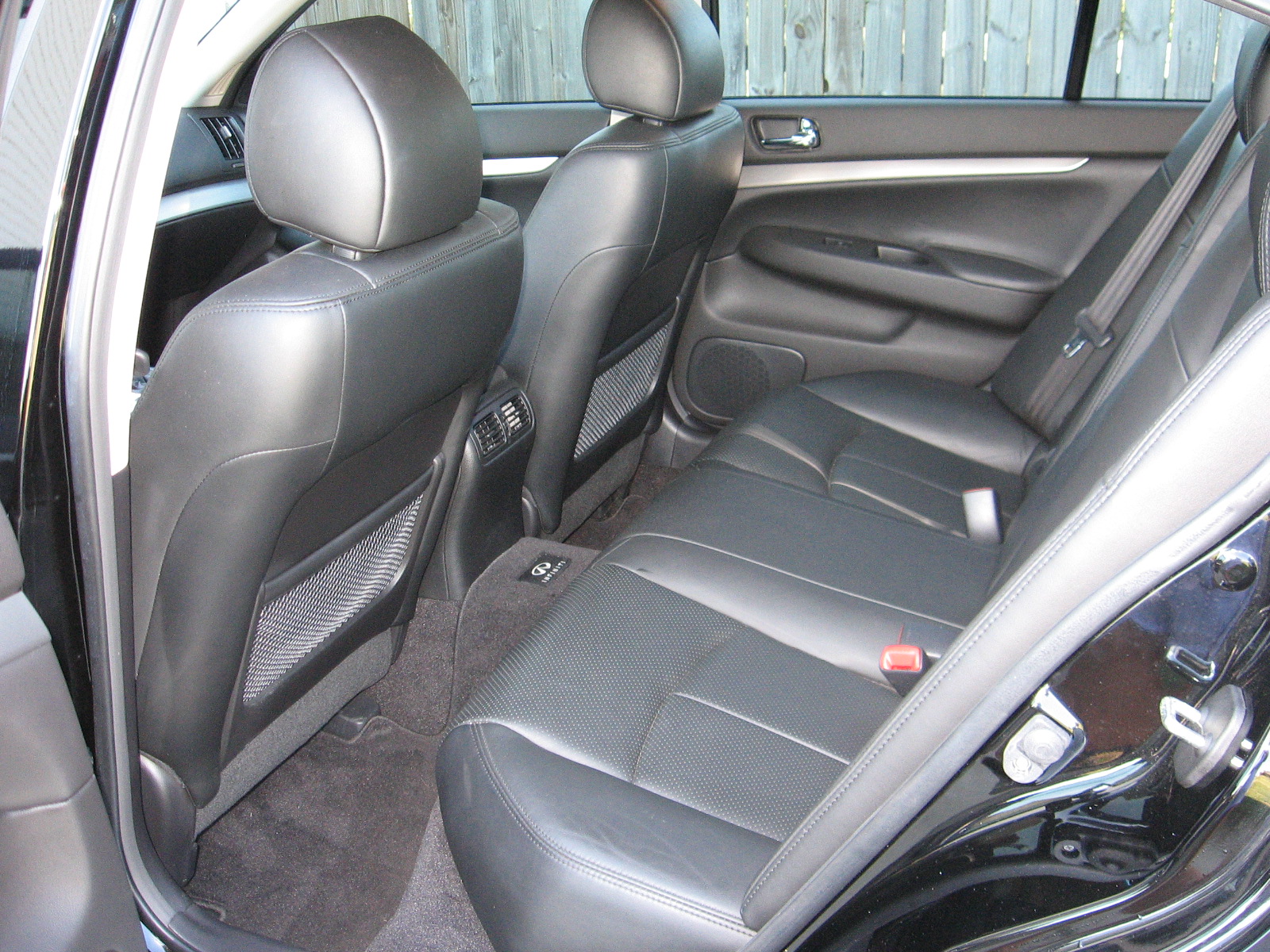 2011 Infiniti G37