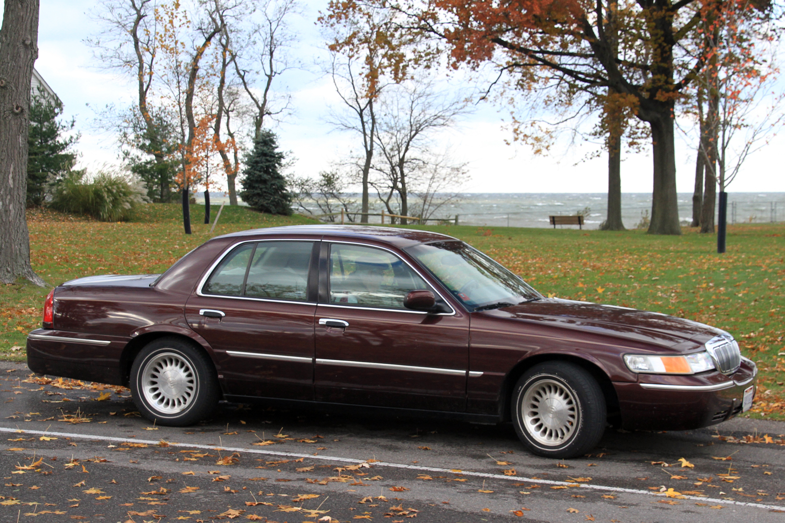 Nada 2001 Mercury Grand Marquis