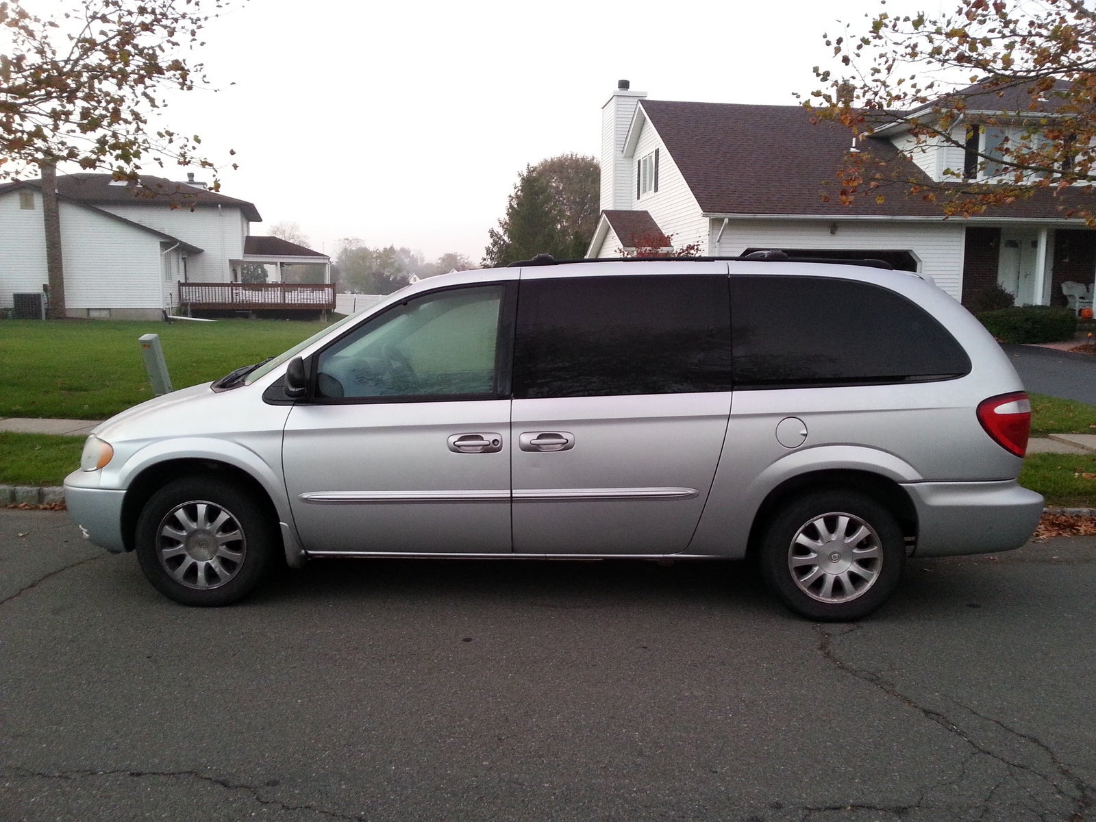 2003 Chrysler Town & Country Pictures CarGurus