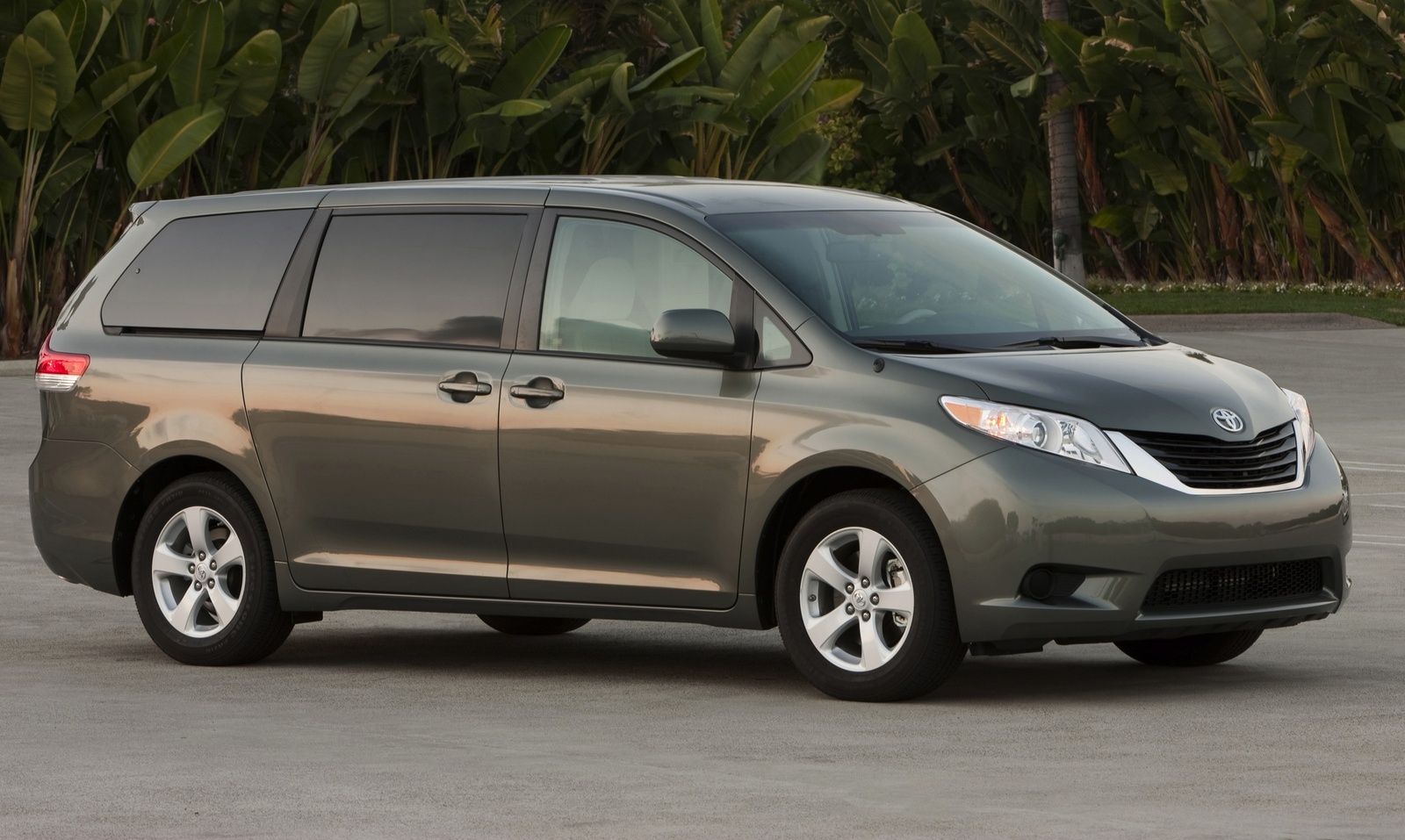 2012 Toyota sienna le review