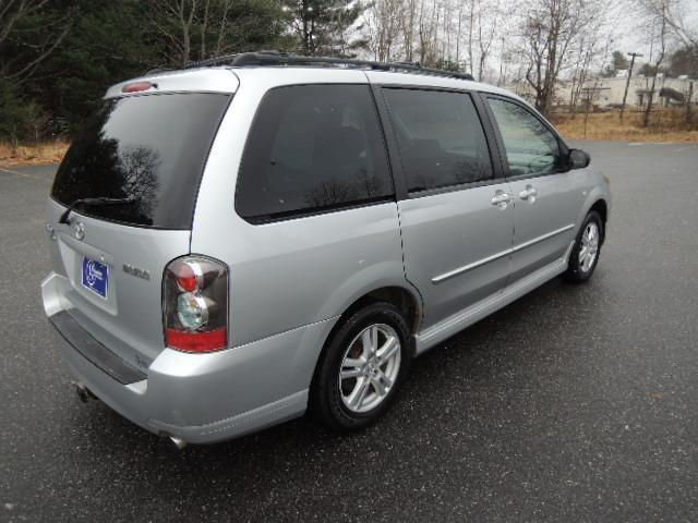 2004 Mazda MPV