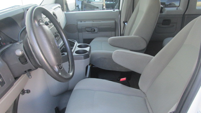 2010 Ford E-Series Passenger