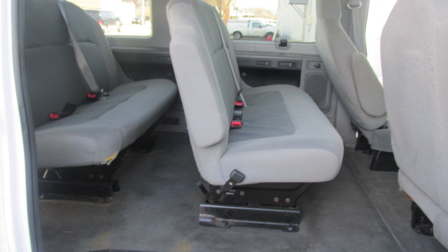 2010 Ford E-Series Passenger
