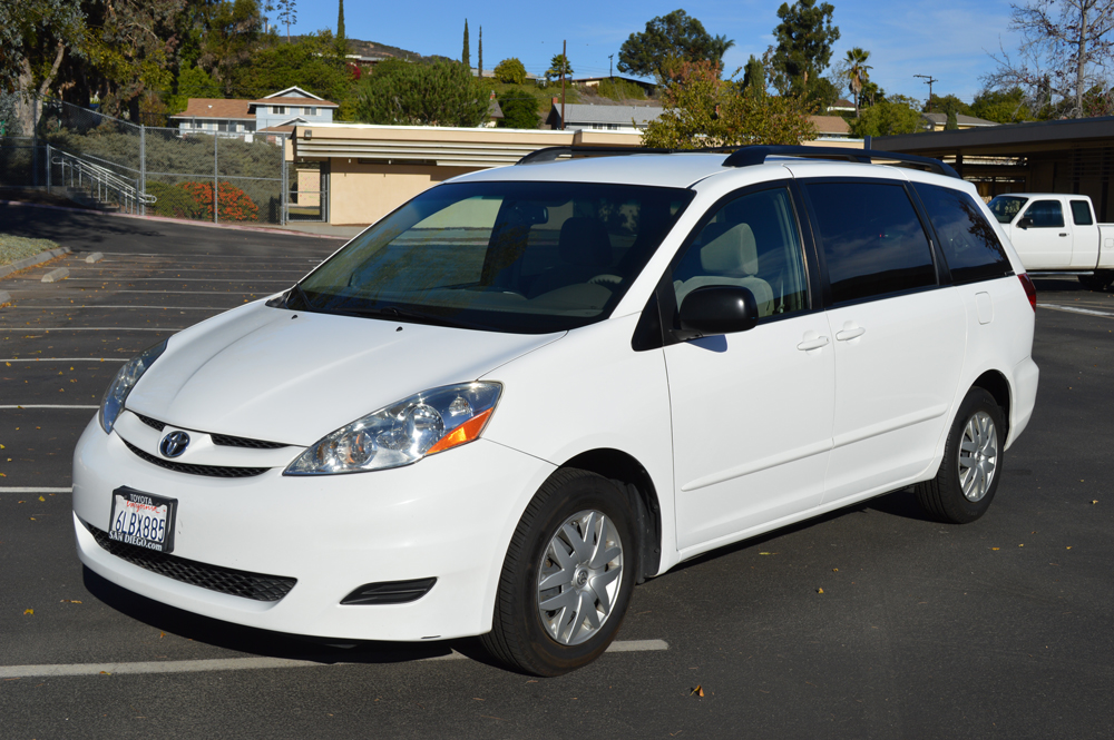 2010 toyota sienna canada #4