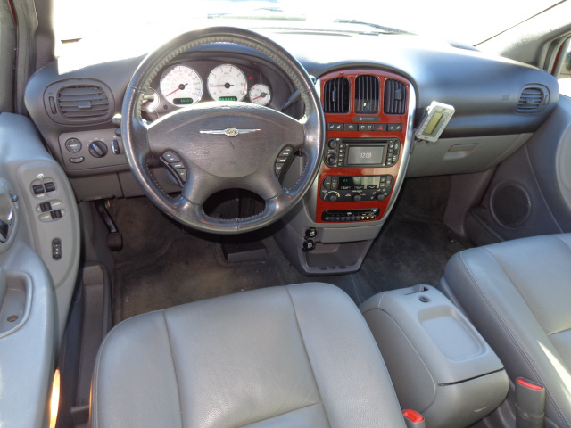 2005 Chrysler Town Amp Country Pictures Cargurus