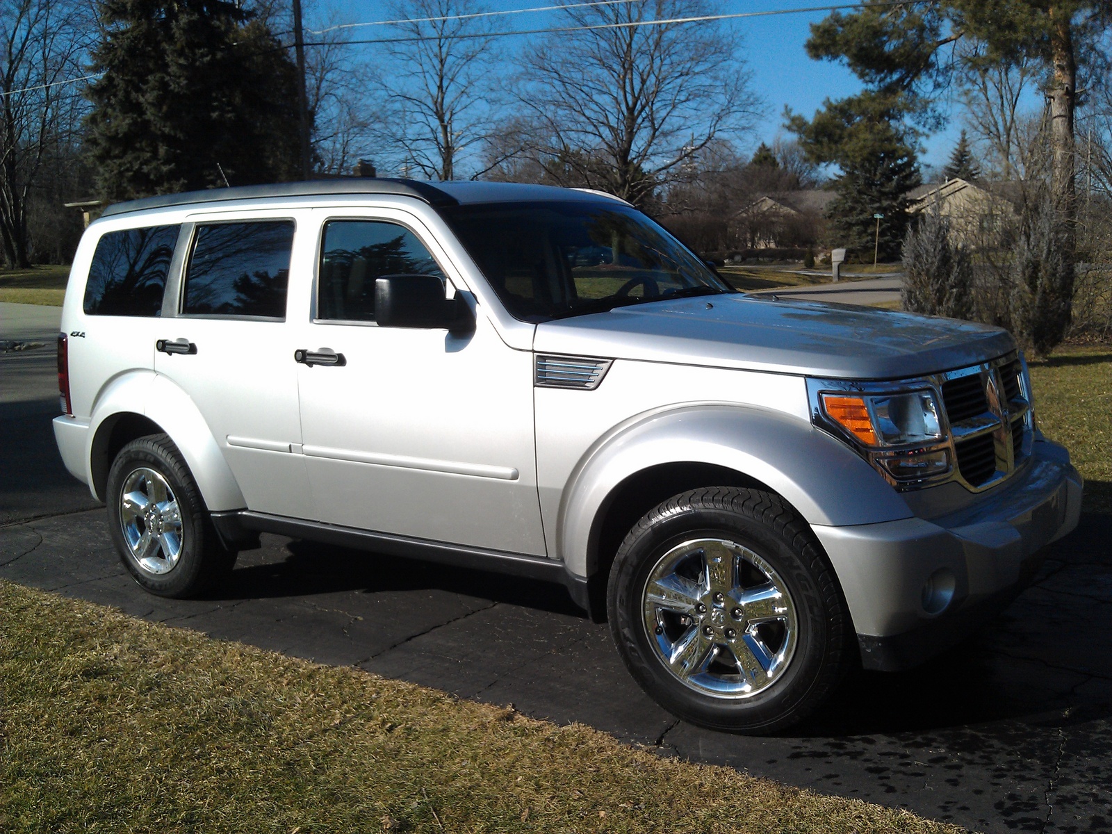 Silver 2009 Dodge Nitro / 2010 Bright Silver Metallic Dodge Nitro SE