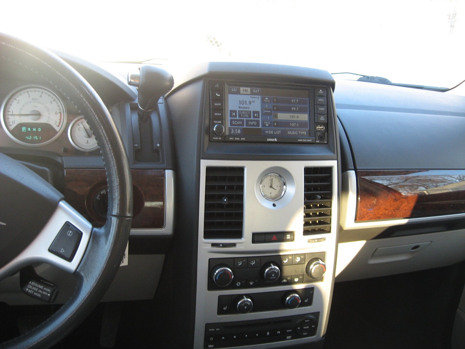 2010 Chrysler Town & Country - Pictures - CarGurus

