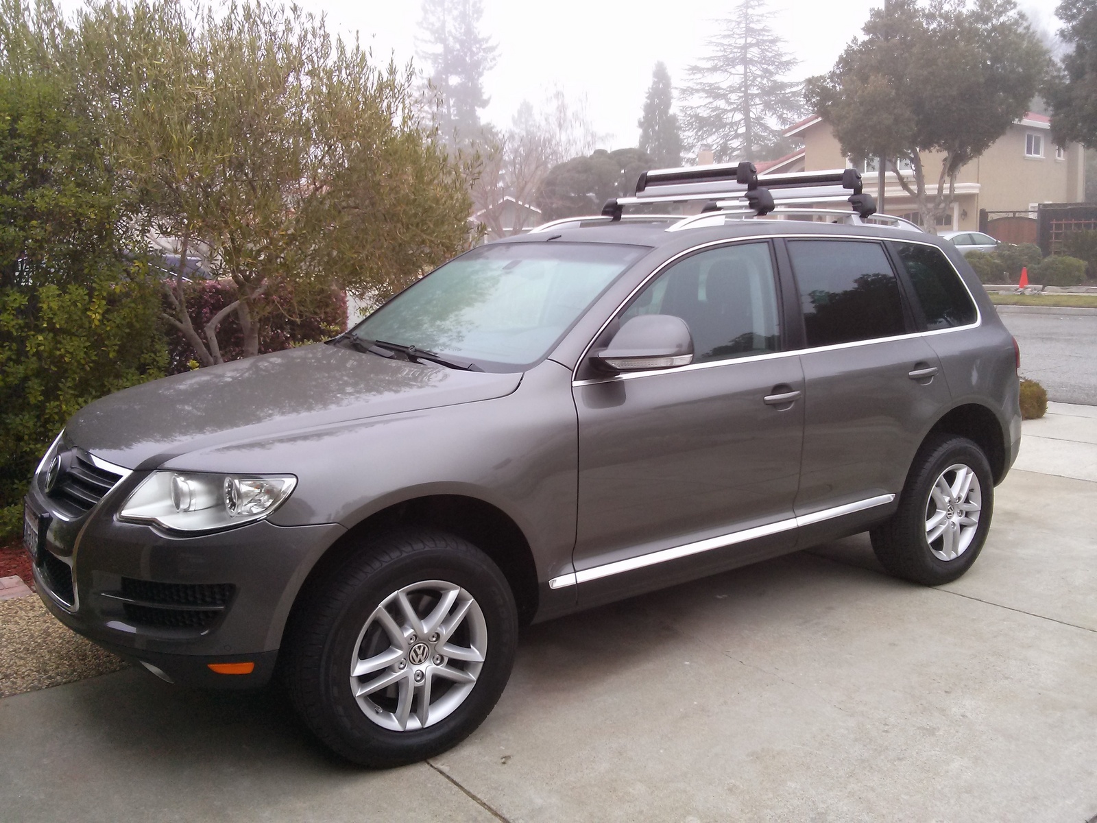 2010 Volkswagen Touareg 2