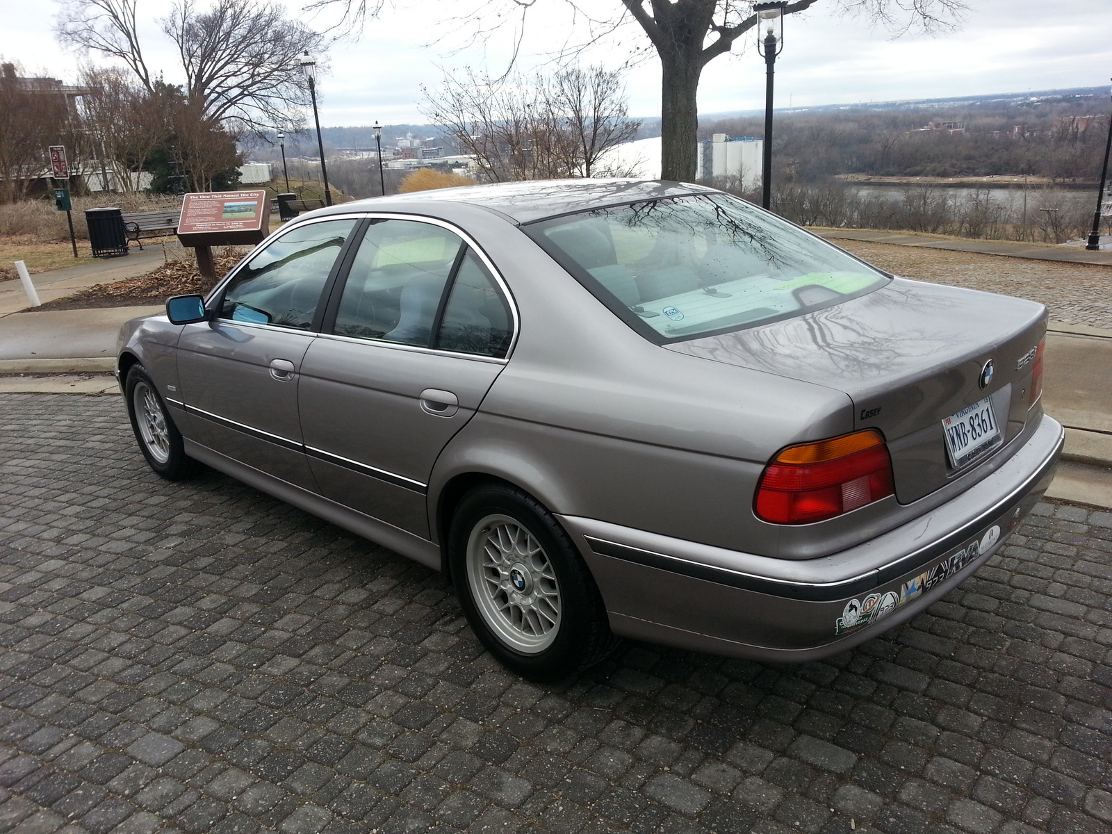 Bmw 528i 2000 weight