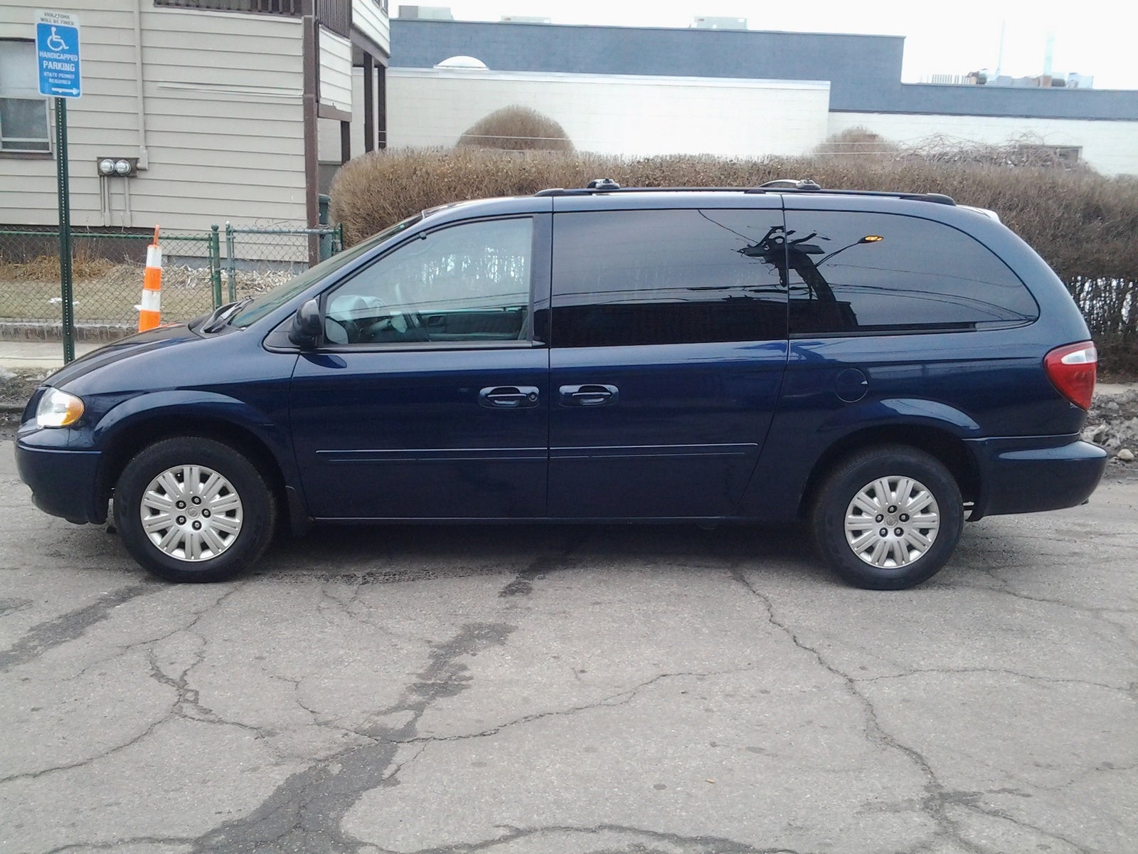 2005 Chrysler Town & Country Pictures CarGurus