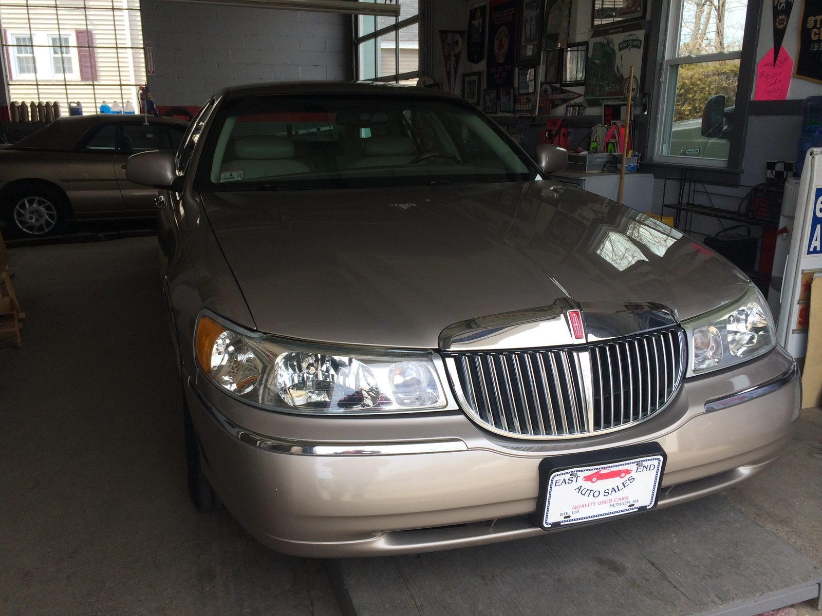 2002 Lincoln Town Car