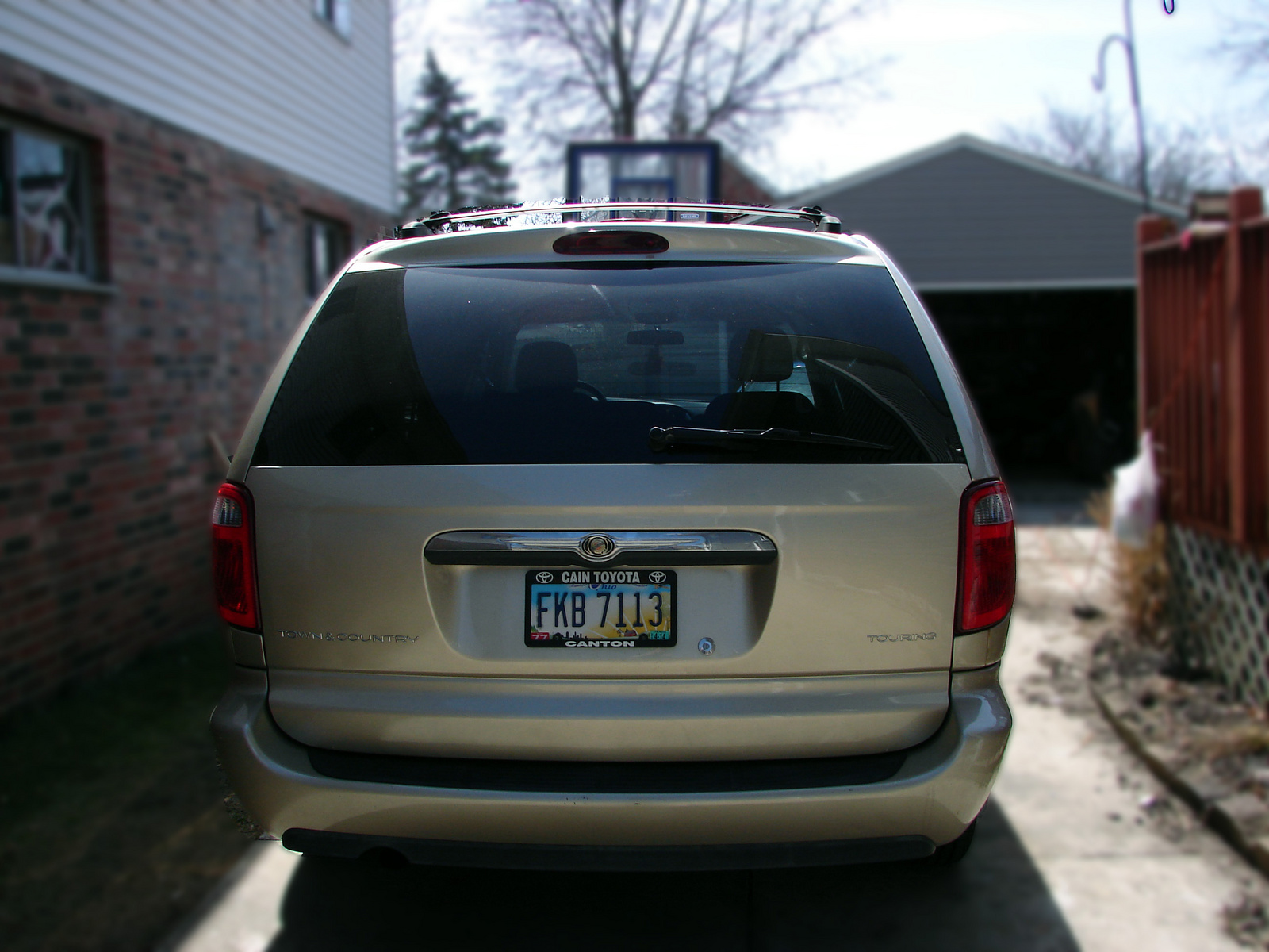 2005 Chrysler town and country cargo space #4