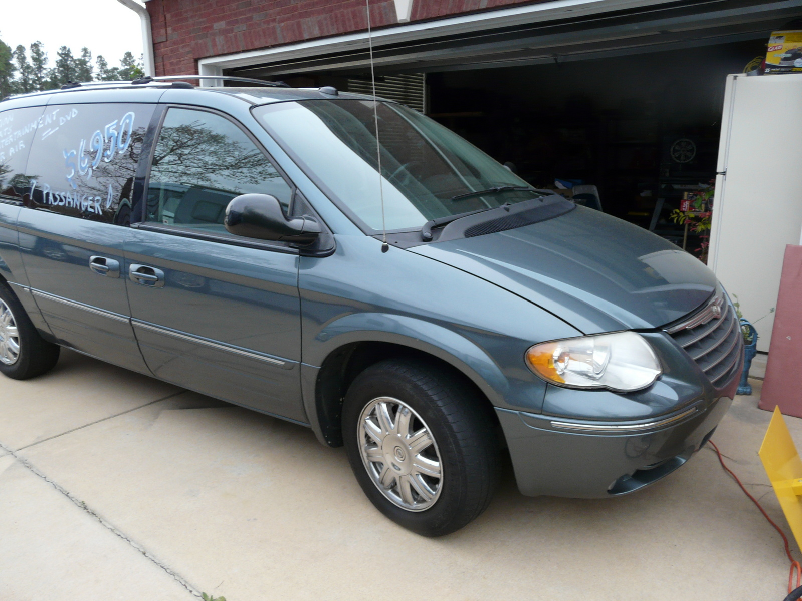 2005 Chrysler Town & Country