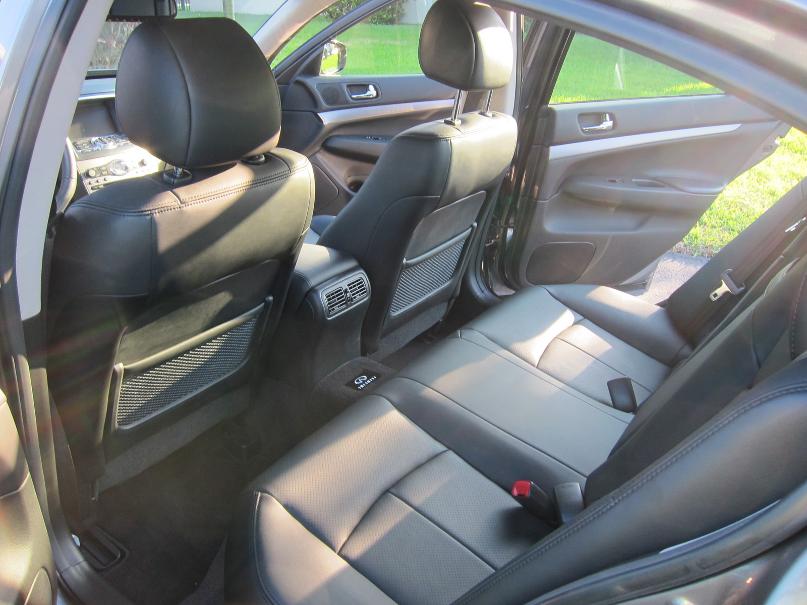 2012 Infiniti G37