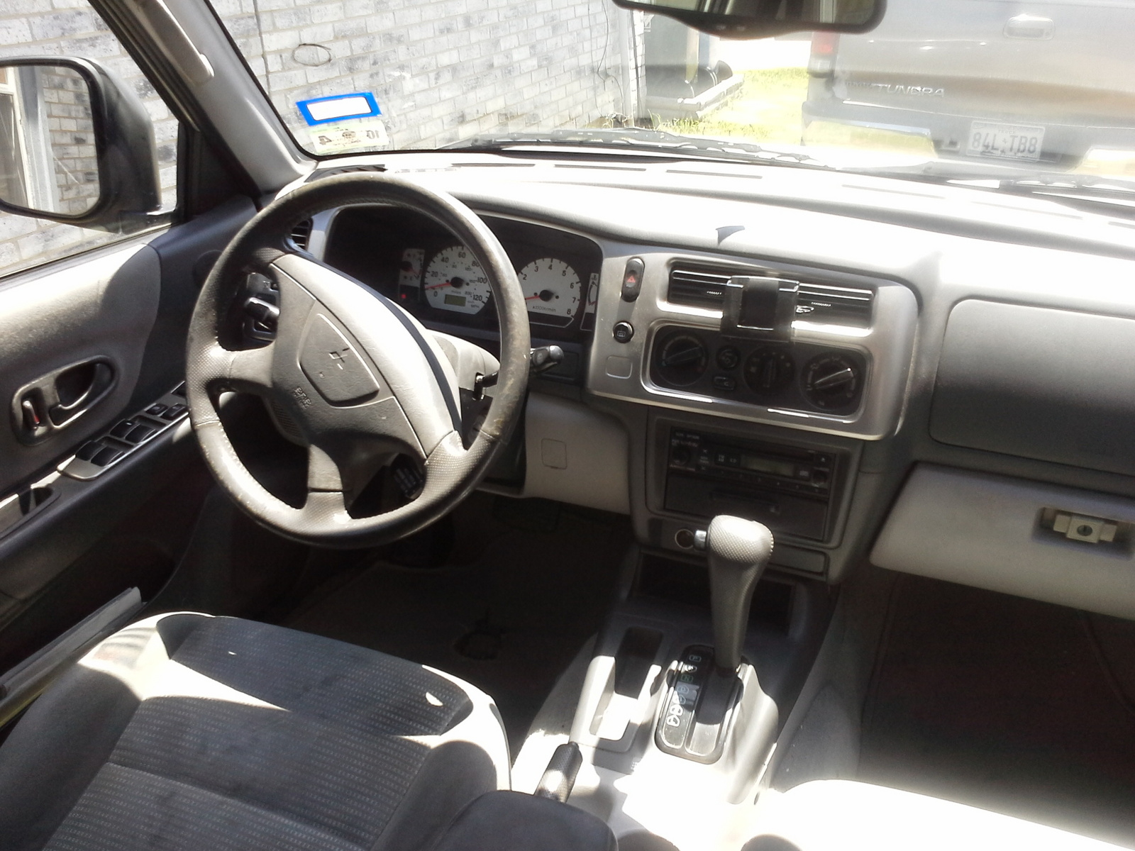 2002 Mitsubishi Montero Sport Interior
