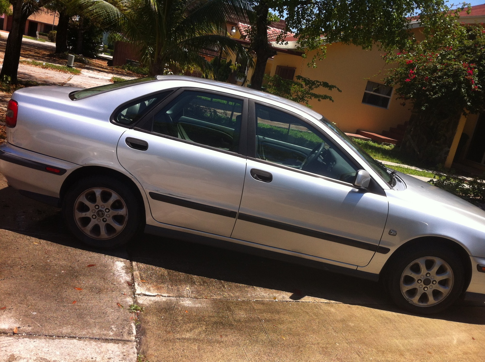 2000 Volvo S40