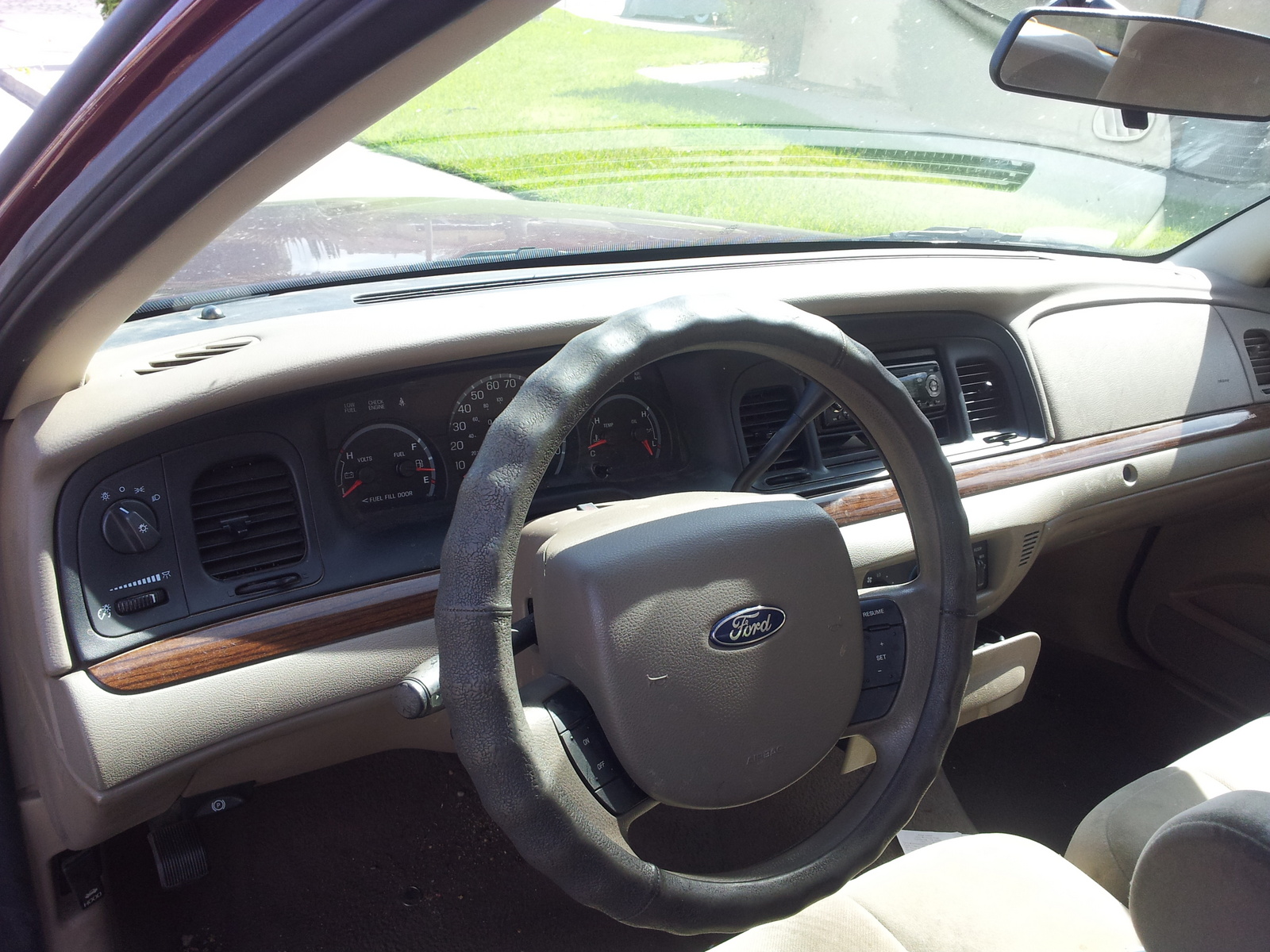 2005 Ford Crown Victoria Pictures CarGurus