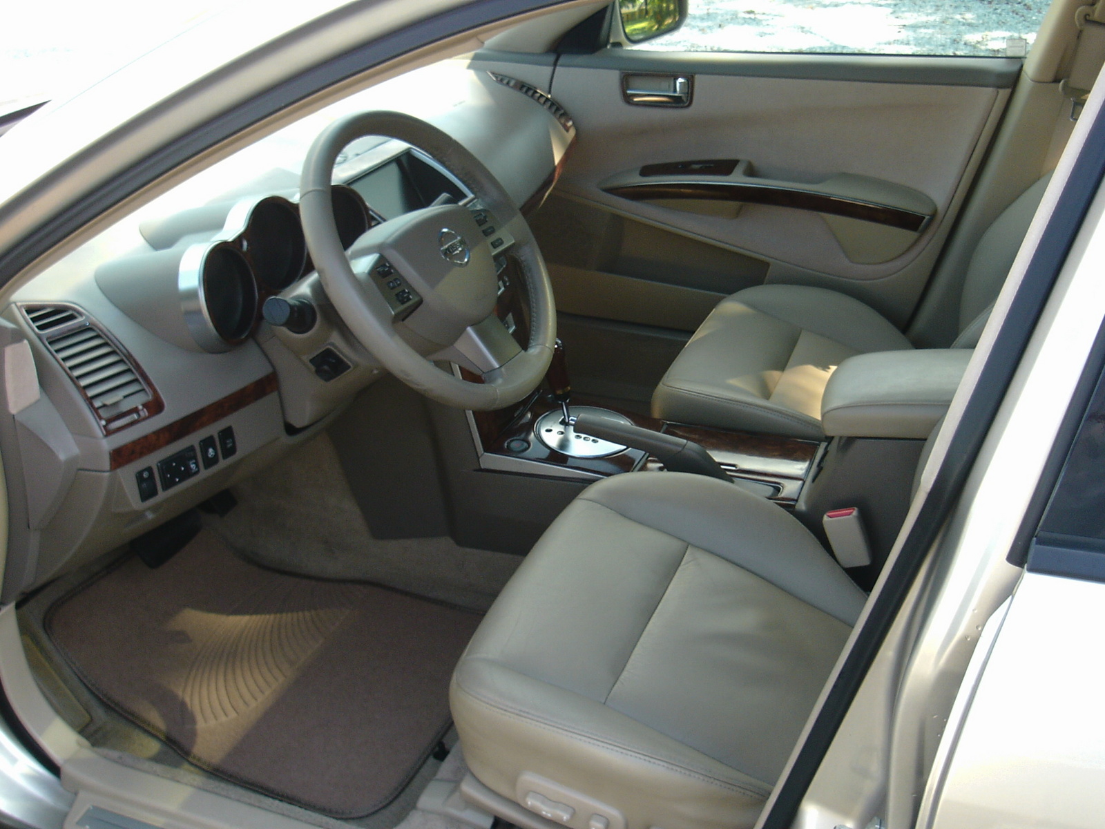 2006 Nissan maxima se interior