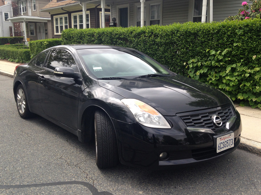 2008 Nissan altima coupe features