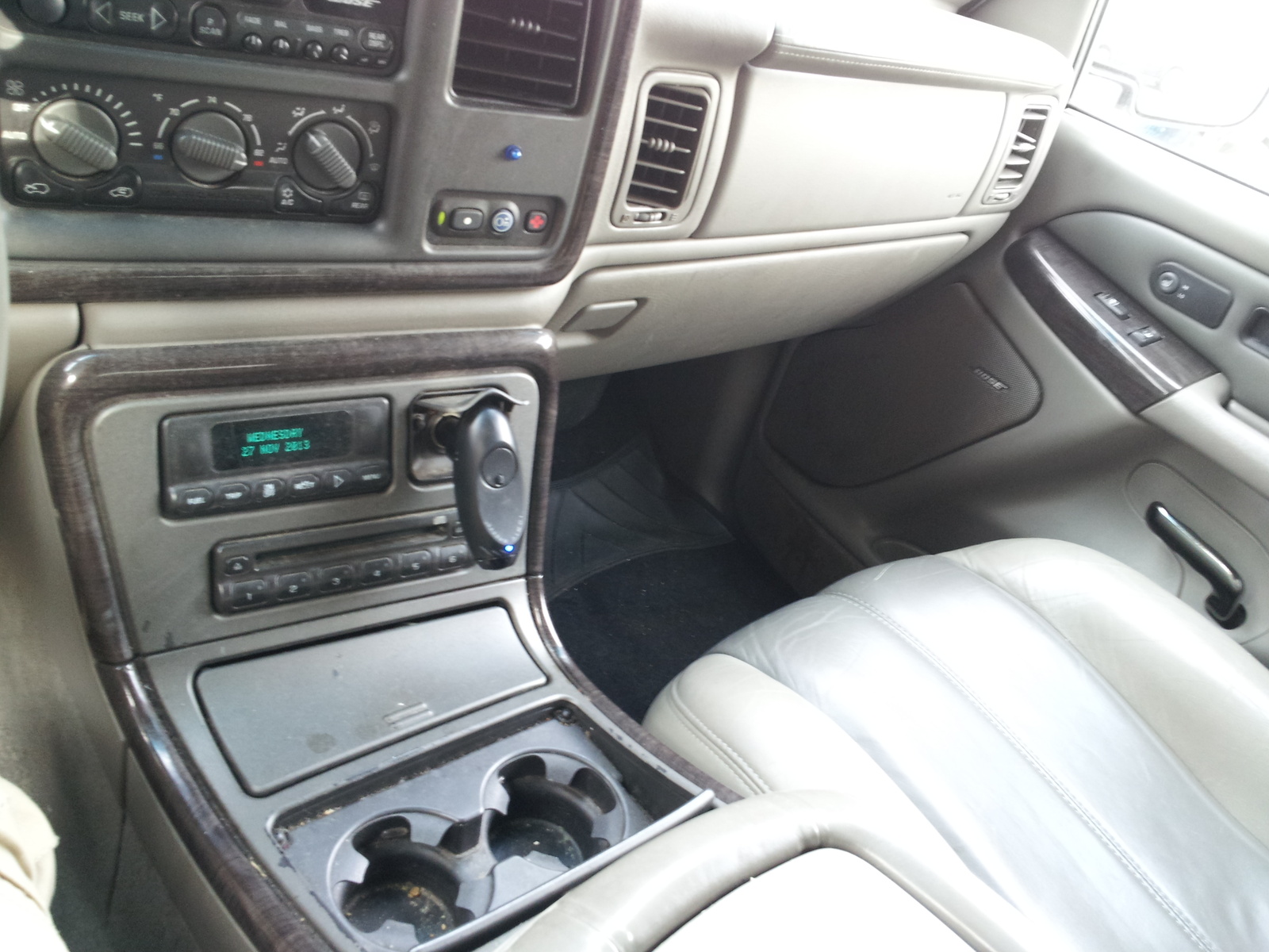 2000 yukon denali interior doors handle