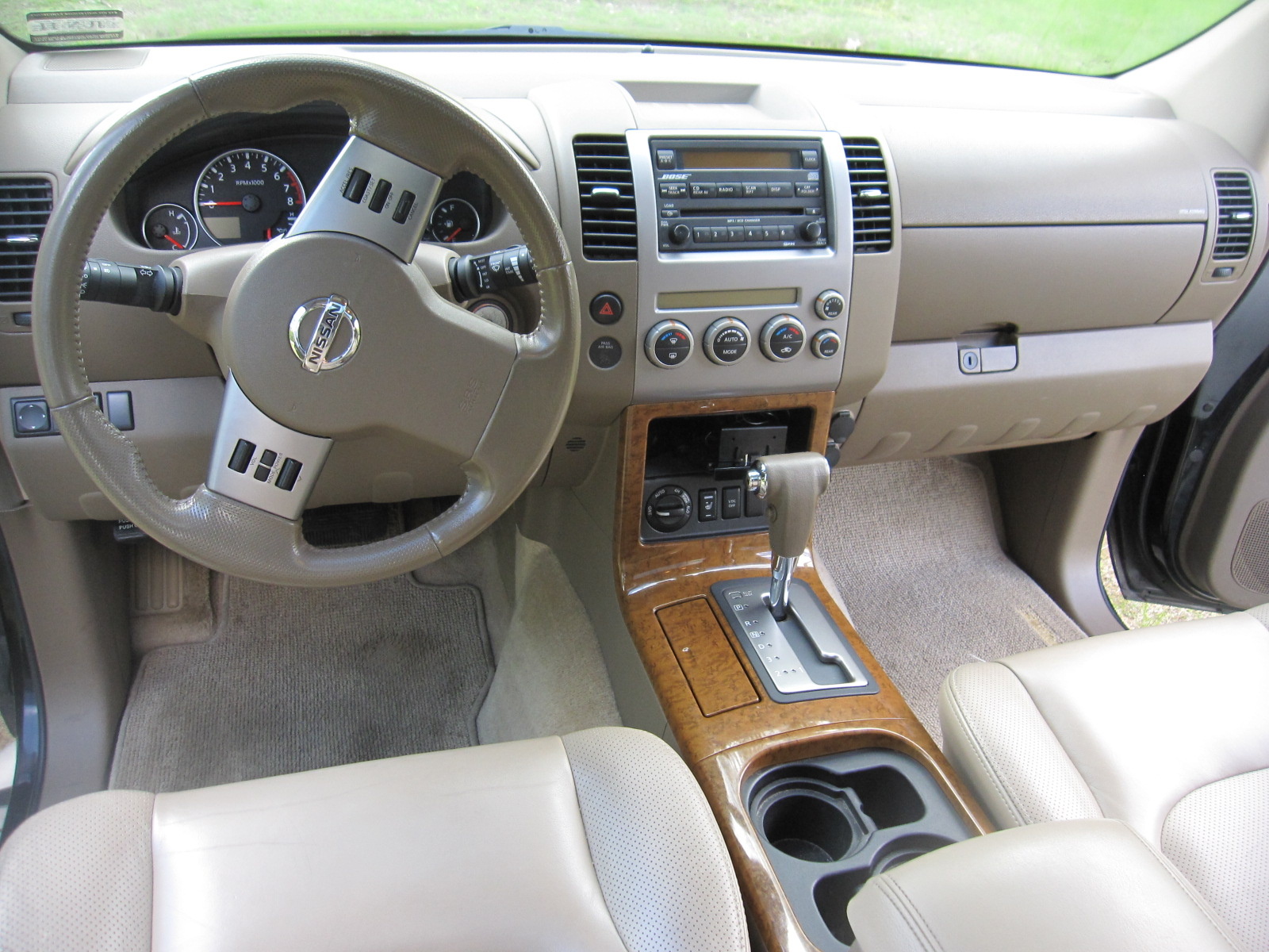 2005 Nissan pathfinder seats