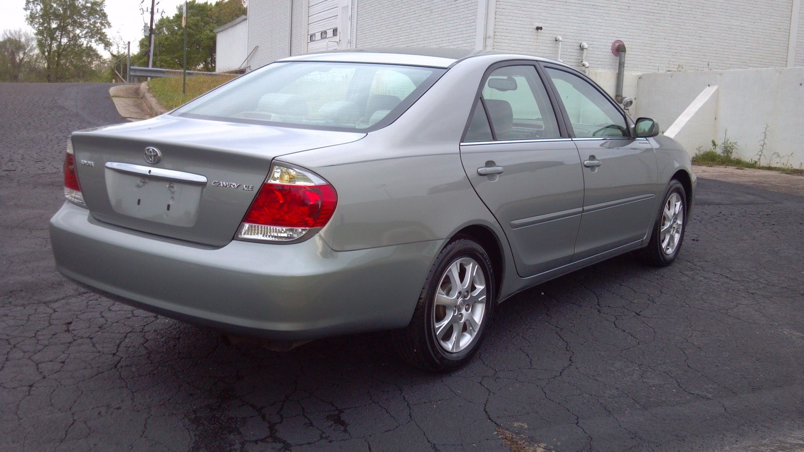 2005_toyota_camry_xle pic 7589089621368153296