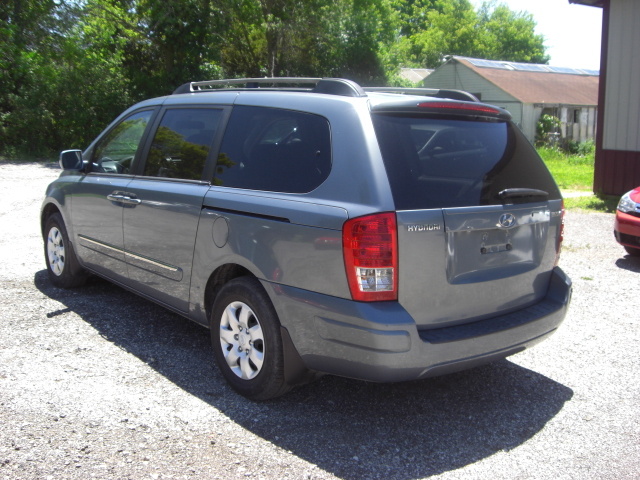 2008 Hyundai Entourage