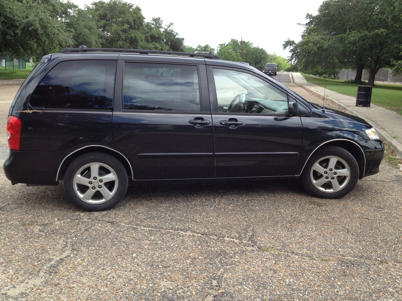 2002 Mazda MPV