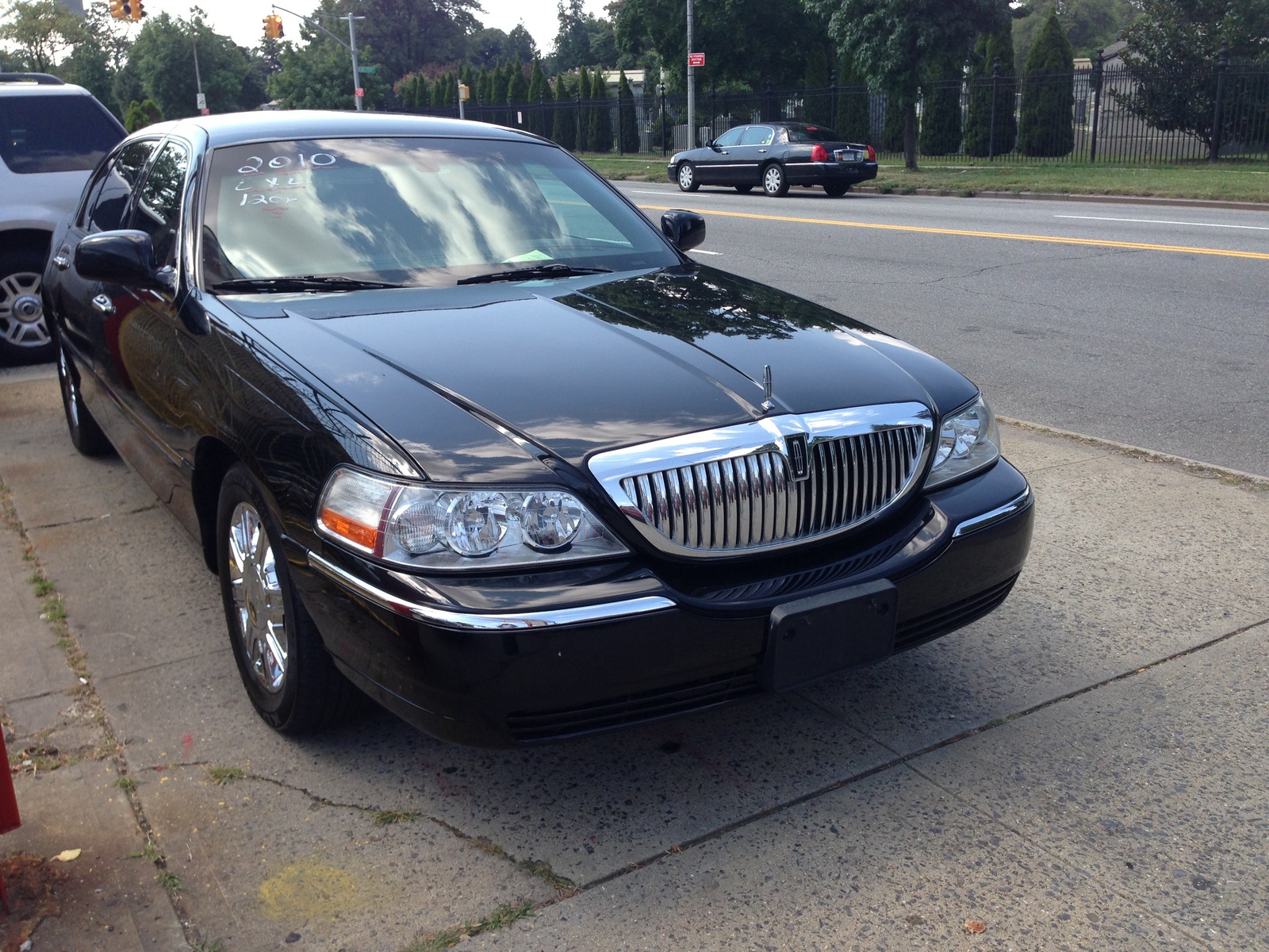 2008 Lincoln Town Car Pictures CarGurus