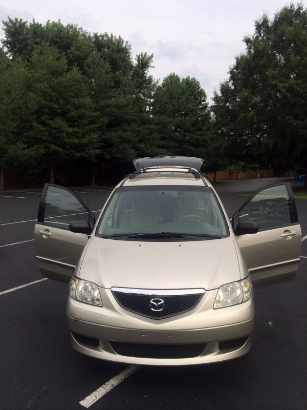 2003 Mazda MPV