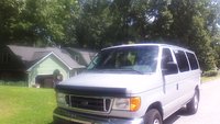 2005 Ford E-350 Overview 2005 Ford E-350 Overview