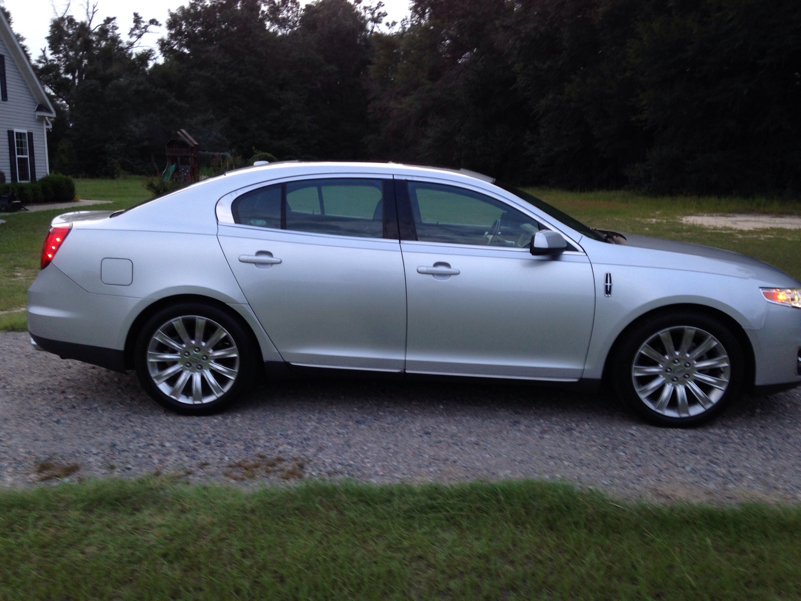 2011 Lincoln MKS