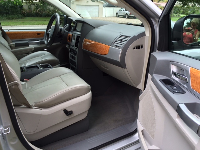 2009 Chrysler Town & Country