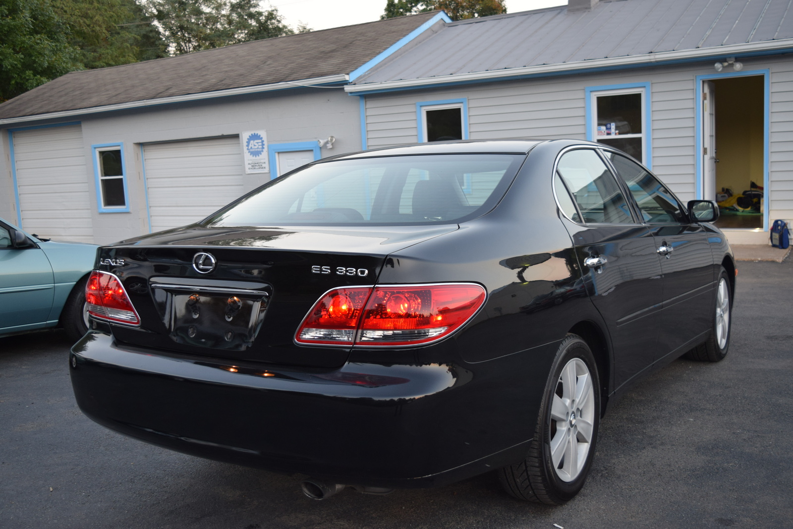 2005 Lexus ES 330 Overview CarGurus 2005-lexus-es-330-overview-cargurus