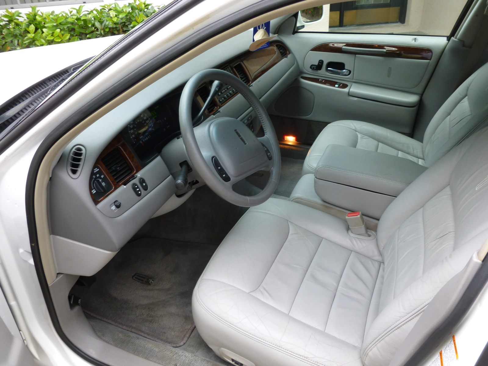2001 Lincoln Town Car Pictures Cargurus