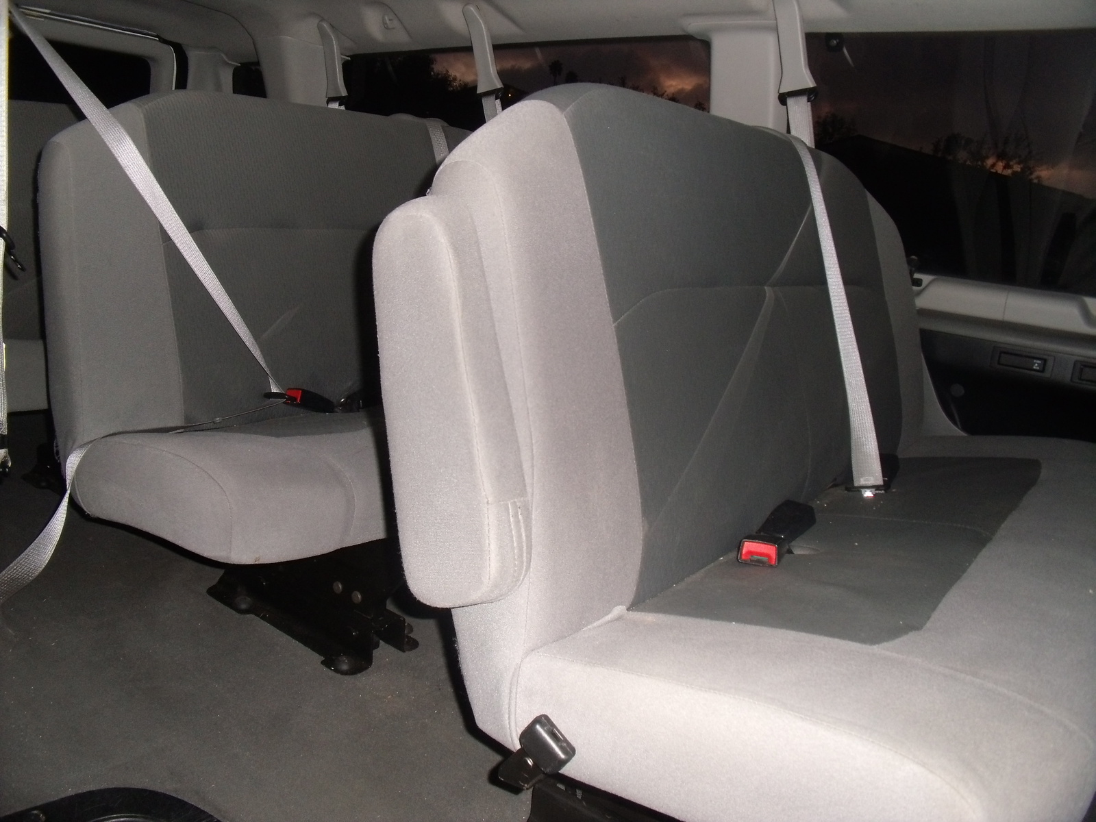 2010 Ford E-Series Passenger