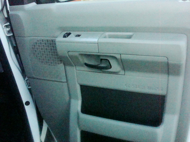 2010 Ford E-Series Passenger