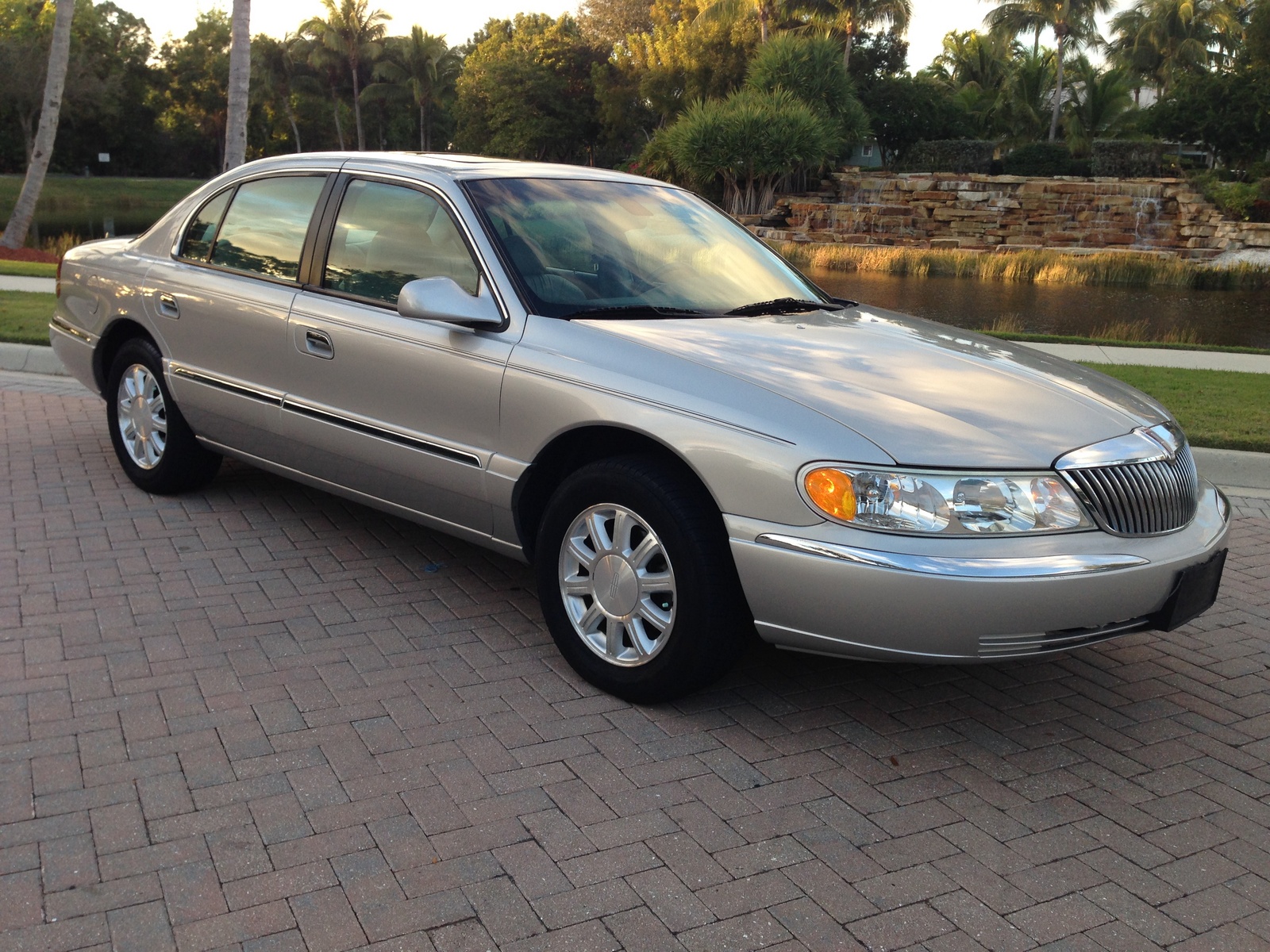 2002 Lincoln Continental Pictures Cargurus